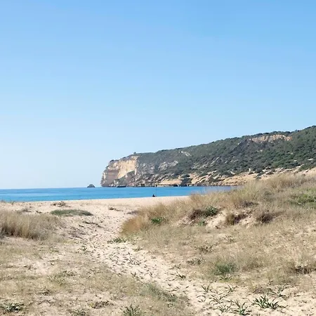 La Ensenada, Junto Al Mar