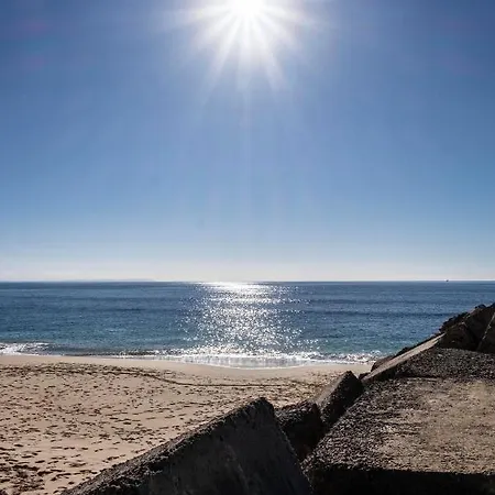 La Ensenada, Junto Al Mar *